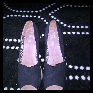 TOMS black espedrille wedges 9.5